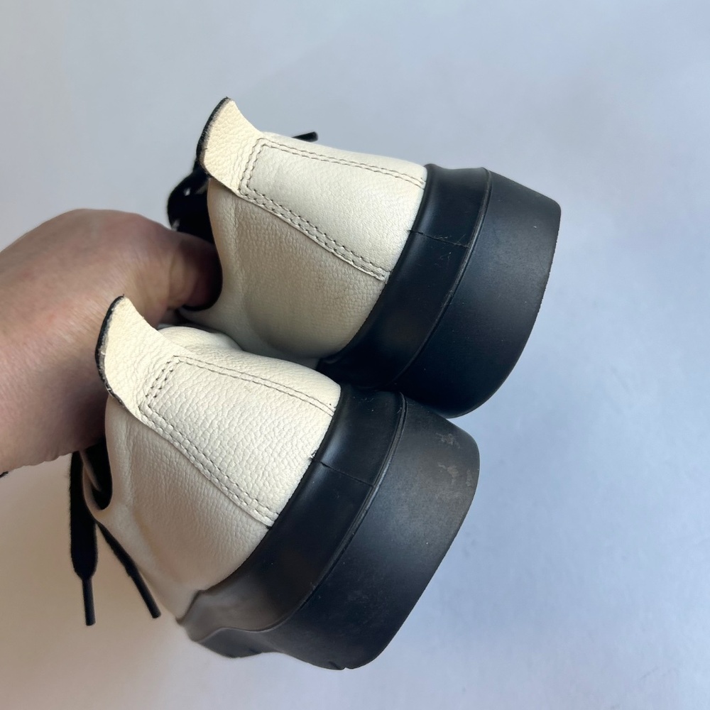 Ecco Ivory Leather Black Rubber Outsole Sneakers size 7.5 - Picture 12 of 13